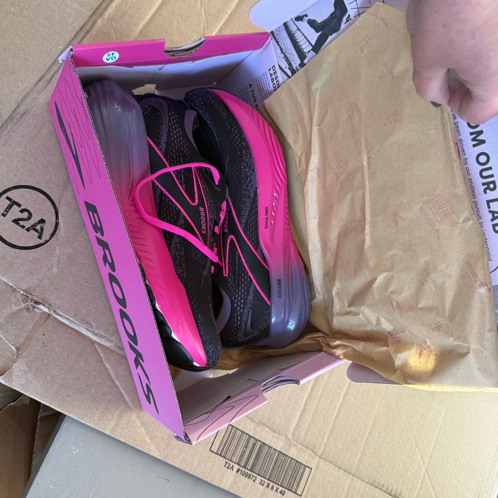 Brooks Sneakers Size 8 NEW
